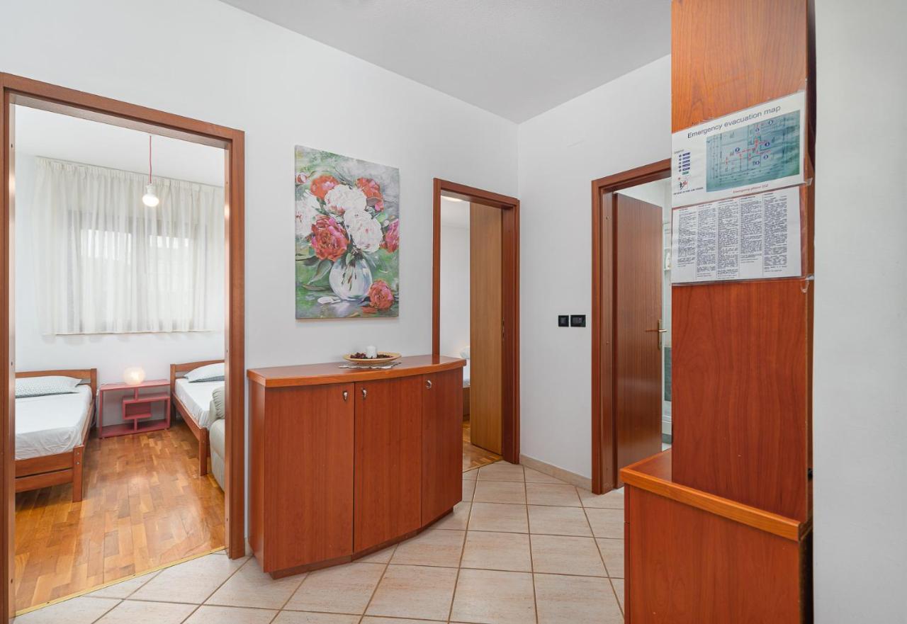 Sea View Apartment - Roberto Пореч Екстер'єр фото